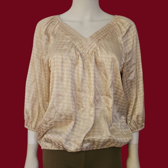 EMBER Ivory Satin Houndstooth V-neck  Blouson Top - Picture 1 of 9